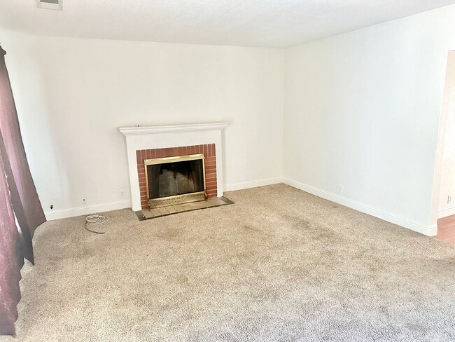 Br Bath House E Cornell Ave Rental House Rental In Fresno