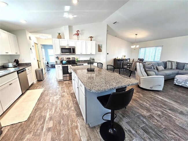 Photo - 7436 Michael St