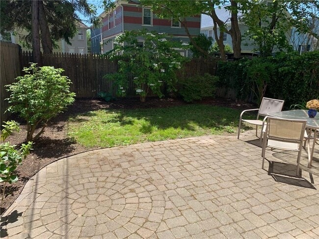 Photo - 27 Young St Unit 2