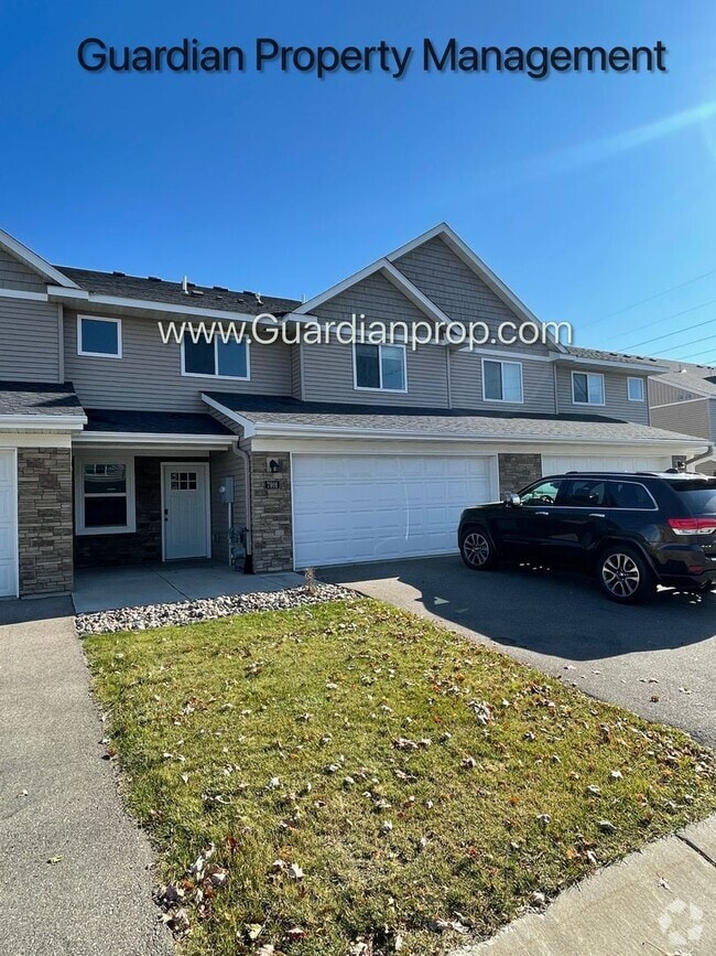 Building Photo - Lakeville, Middle Unit Town Home, 2.5 Bath...