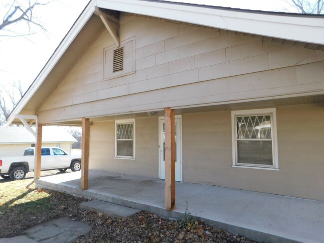 Great 3 bedroom/1 bath home in El Dorado! - Great 3 bedroom/1 bath home in El Dorado!