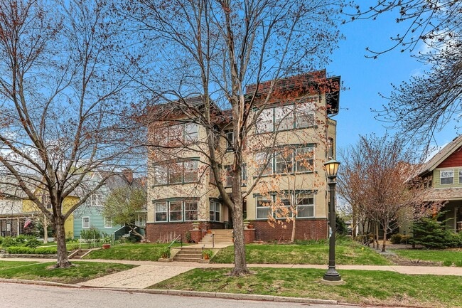 Stunning oversized 2 Bed/2Bath Condo in Cr... - Stunning oversized 2 Bed/2Bath Condo in Cr...