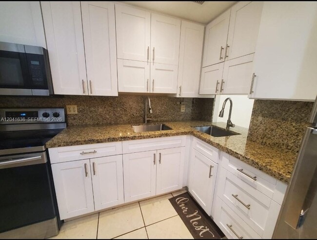Photo - 920 NE 169th St Unidad 617