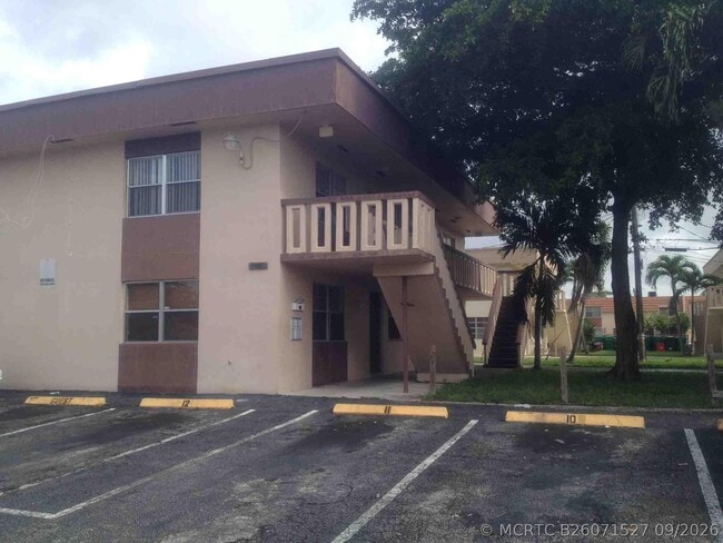 Building Photo - 3660 SW 60th Ave Unit 2