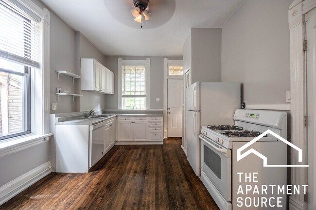 Building Photo - 2031 W Moffat St Rental