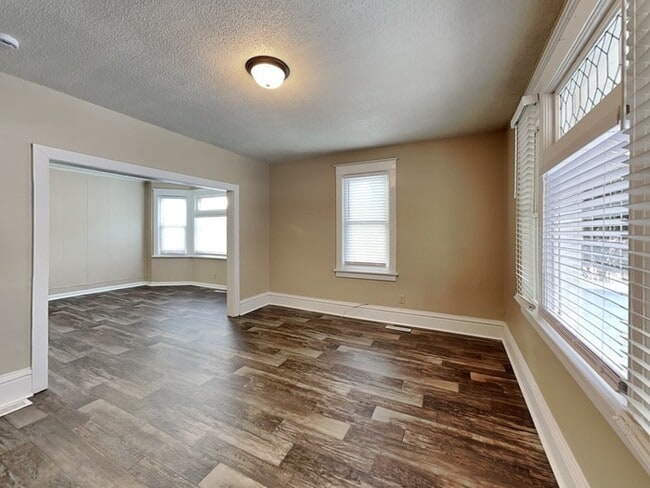 Photo - 437 4th Ave S