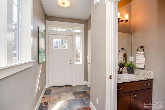 Photo - 3 Bedroom + Flex Space in Central Location - Close to Old Mill!