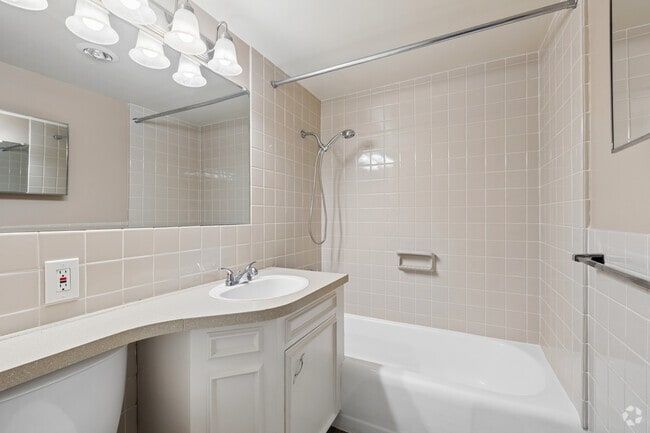 2BR, 2BA - 1,240SF - Second Bathroom