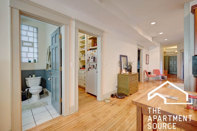 Photo - 882 N Marshfield Ave