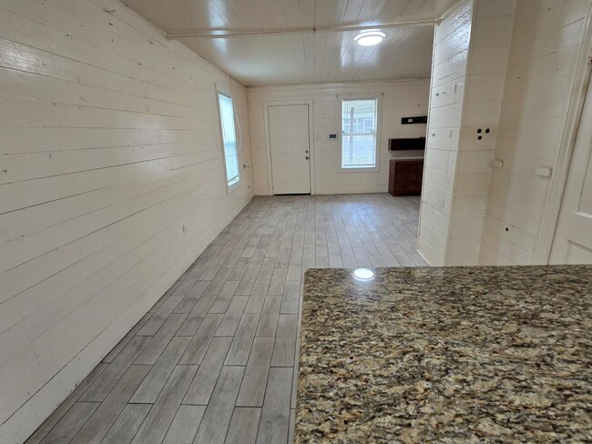 Photo - 310 E Defee Ave