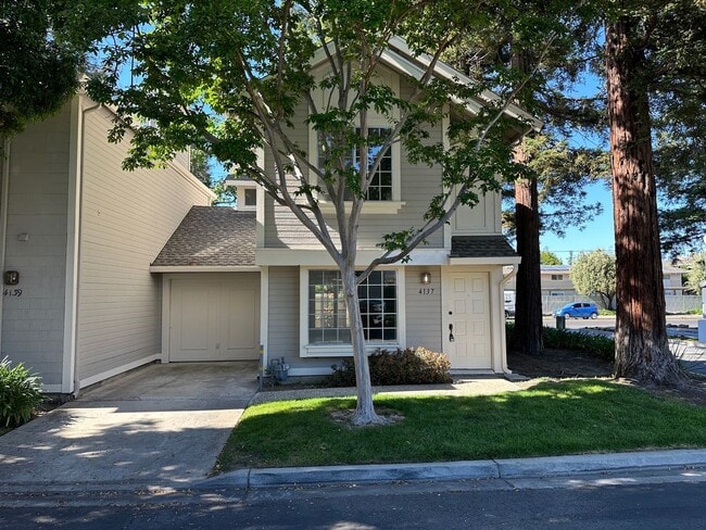 Building Photo - Beautifully updated 2 bedroom, 2.5 bathroom Townhouse in West San Jose!