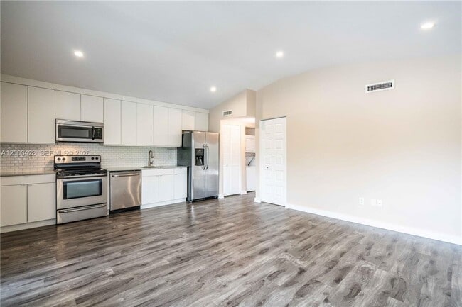 Photo - 2412 NE 26th St Unit 7