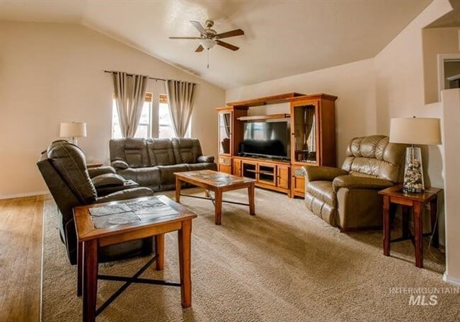 Photo - Beautiful 3 bed 2 bath home in the perfect Boise area just off Five Mile Rd and Lake Hazel Rd
