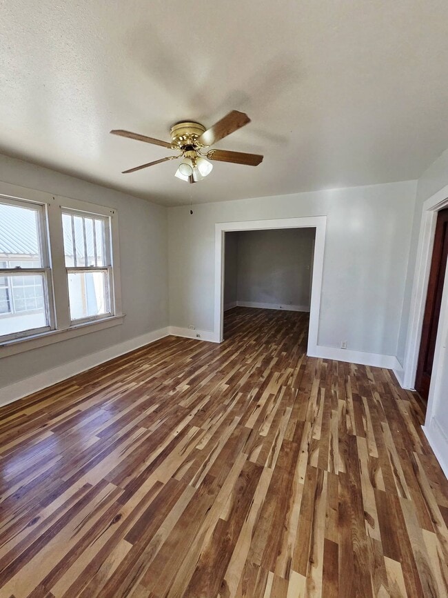 Photo - 1009 S Main St