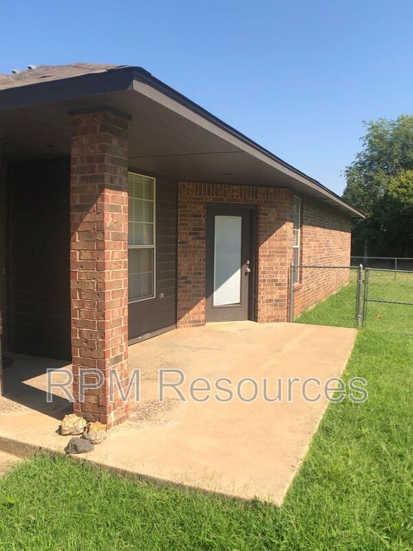 Photo - 107 E Forster Ln