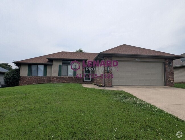 Building Photo - Spacious 3 Bedroom Home!