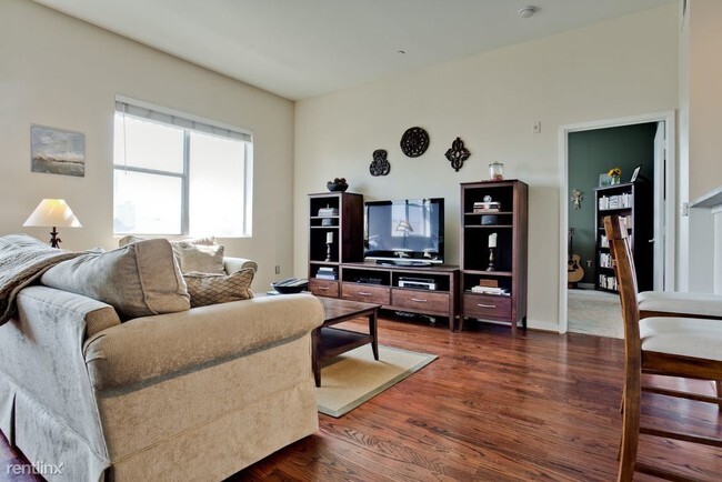 Building Photo - 3015 Bryan St Unit 12201 Rental