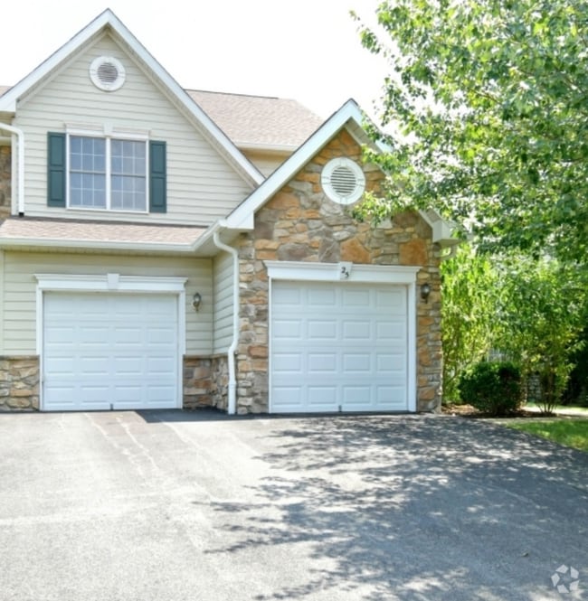 Building Photo - 25 Patriot Hill Dr Rental