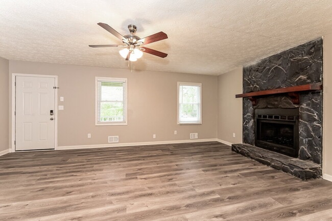 Photo - 709 Cloudland Ct