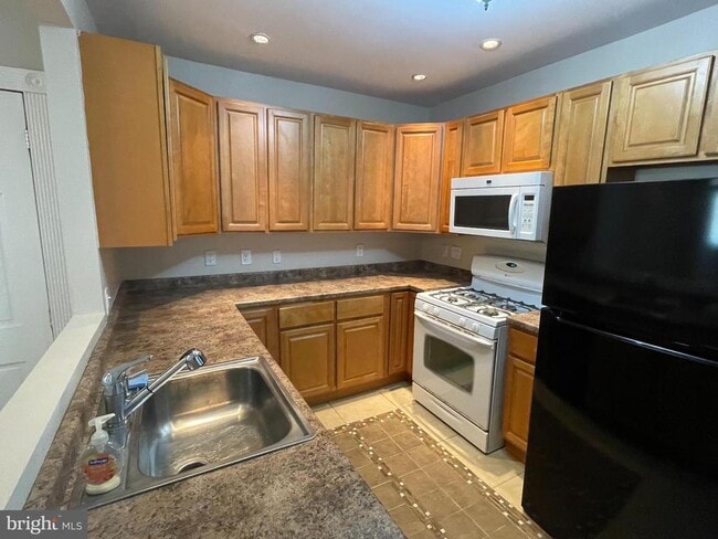 Photo - 141 Leverington Ave