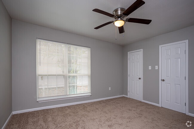 2BR, 1.5BA Townhouse - 1,093SF - Greenview East