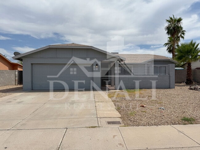 Building Photo - 10921 W Sells Dr