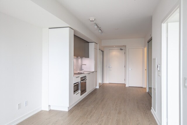 Photo - 85-1685 Wood St