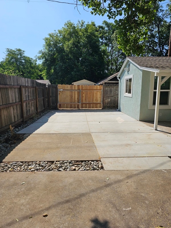 Photo - 217 W 16th St