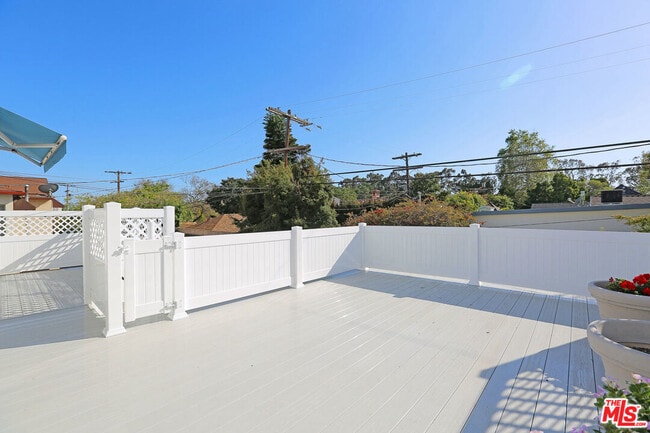 311 S Church Ln
