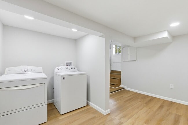 Photo - 3133 Willoughby Rd