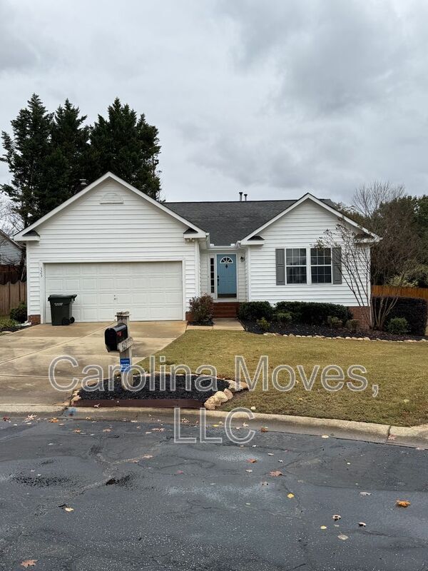 Photo - 323 Thornbush Ct