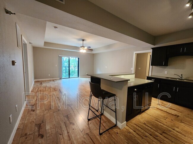 Photo - 221 E 5th St