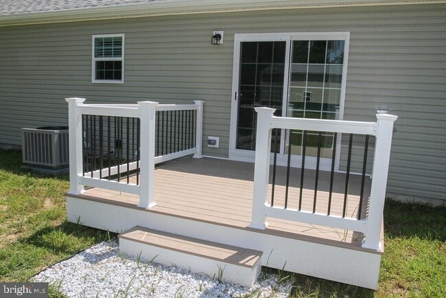 Building Photo - 8 Conover Ln