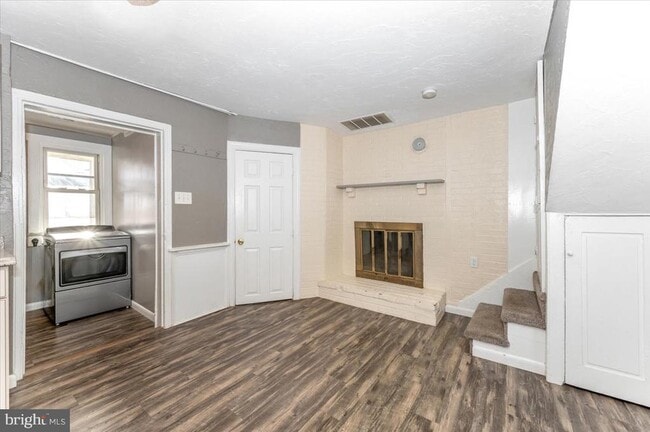 Photo - 15 W Frederick St