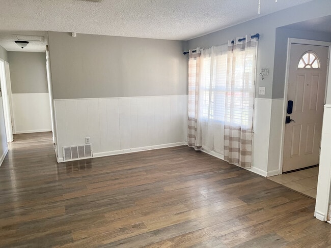 Photo - 2037 Bridge Ave