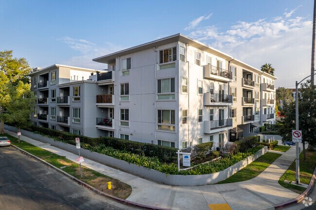 4820 Bellflower Ave - 4820 Bellflower Ave