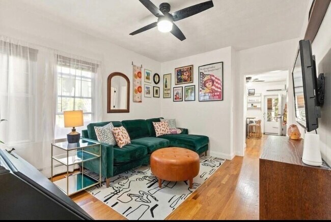 Building Photo - 171 Brooks St Unit 1