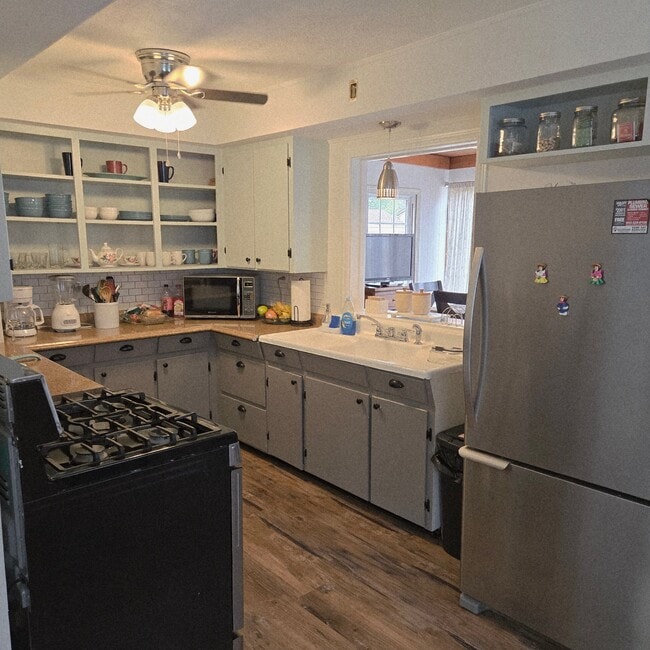 Photo - 143 Hartshorn Dr