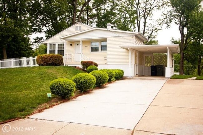 Building Photo - 3024 Kadala Pl