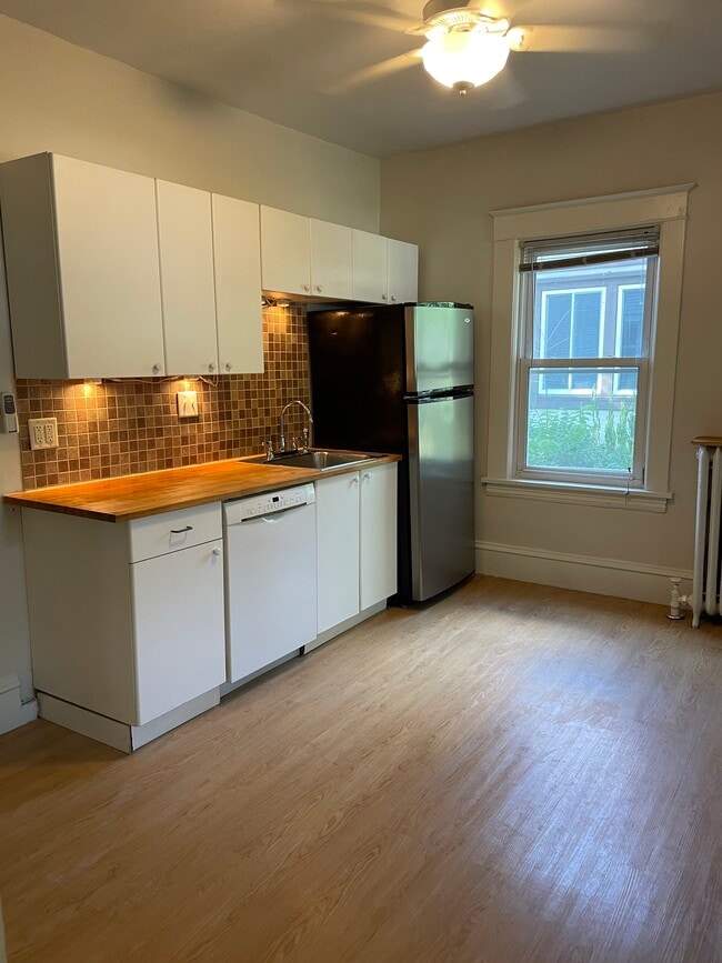 Eat-In Kitchen - 3229 22nd Ave S Unit #1