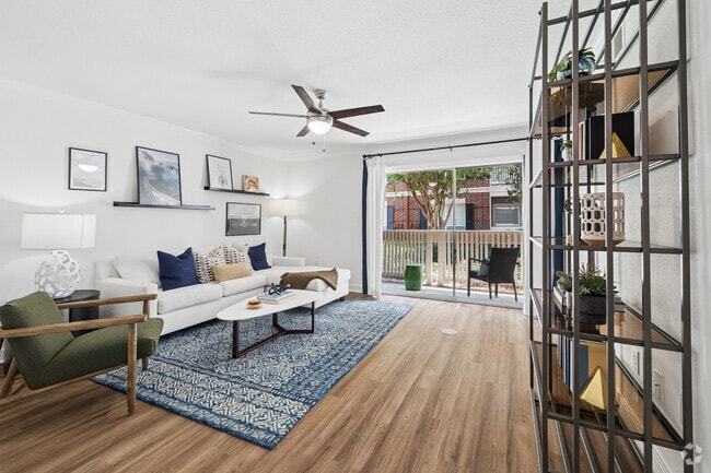 B2R 2BR, 2BA - 1,038SF - Living Room - Gables Cityscape