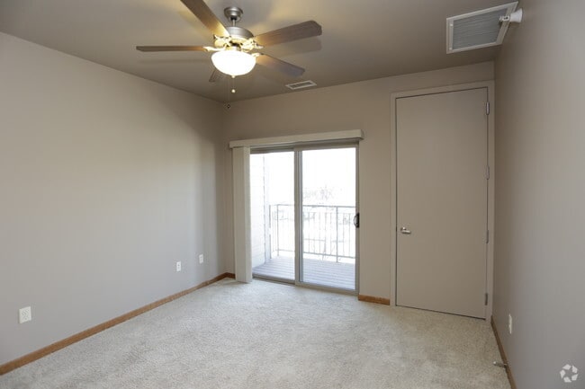 2BR, 2BA - Plan 2 Balcony_902 SF