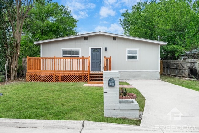 Building Photo - 1824 Katy St