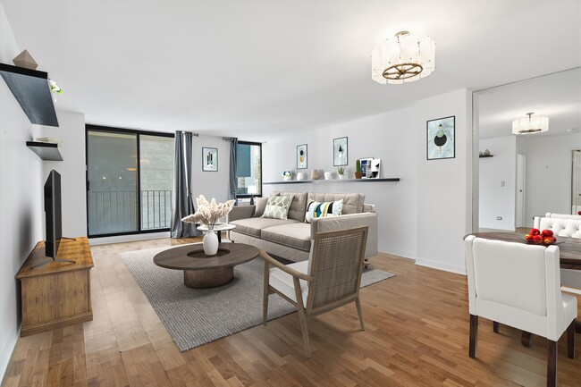 East Facing windows - 70 W Huron St Unit 1304