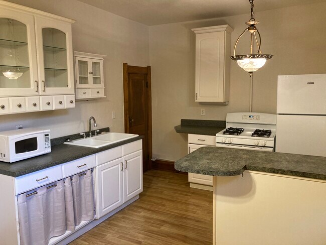 Photo - Lincoln Hotel Apartments