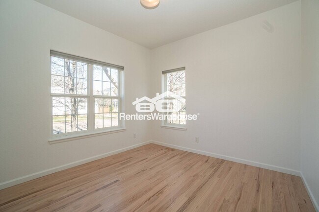 Photo - 1237 St John St