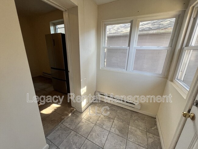 Photo - 118 E Broad St