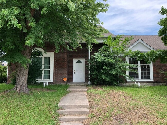 Building Photo - Charming 3 bed 2.5 baths in Rowlett!