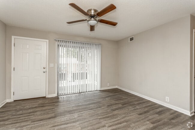 2BR, 1BA - 890 SF - Wingate Apartments