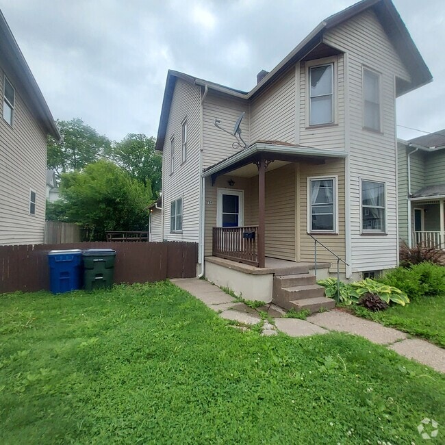 Building Photo - 704 Cedar St Rental